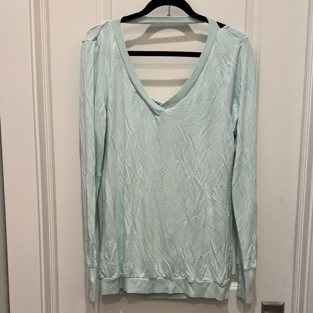 Pink Lotus Light Blue V-Neck Sweatshirt Women’s Large - Picture 3 of 9